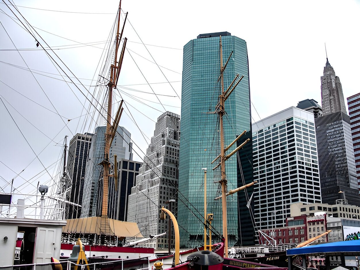 High-rise building construction with seismic reinforcements in earthquake-prone San Francisco